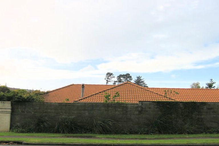 Photo of property in 1 Solana Court, Botany Downs, Auckland, 2010