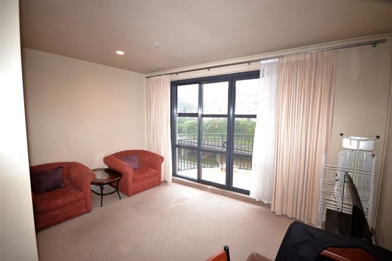 Photo of property in Atrium Towers, 6p/154 The Terrace, Wellington Central, Wellington, 6011