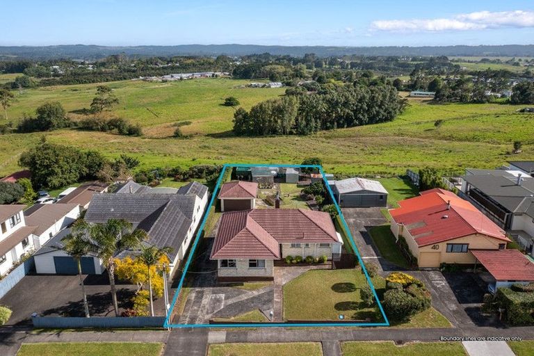 Photo of property in 38 Hobsonville Road, West Harbour, Auckland, 0618