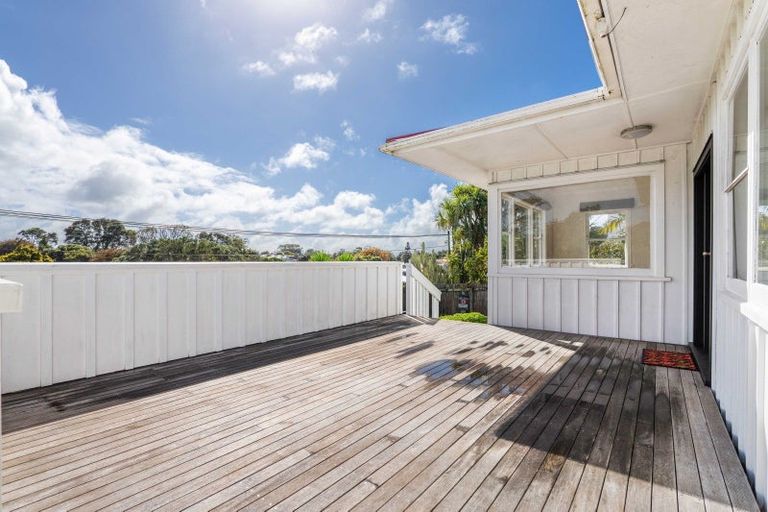 Photo of property in 54 Waiwaka Terrace, Strandon, New Plymouth, 4312