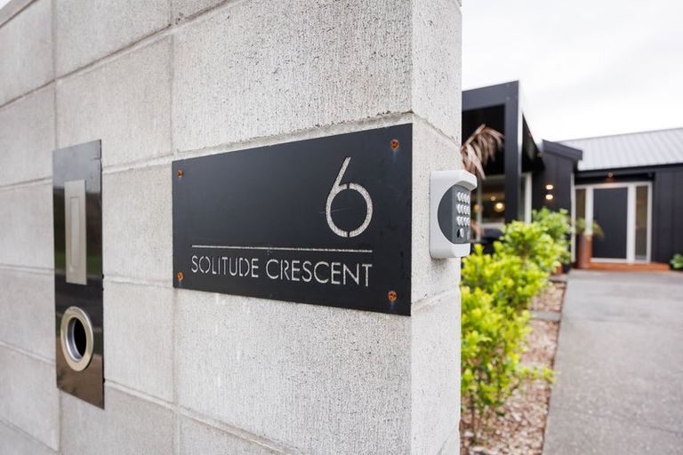 Photo of property in 6 Solitude Crescent, Kelvin Grove, 4414