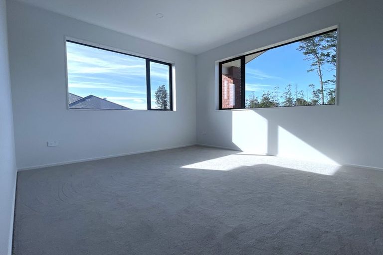 Photo of property in 84 Station Road, Kumeu, 0891