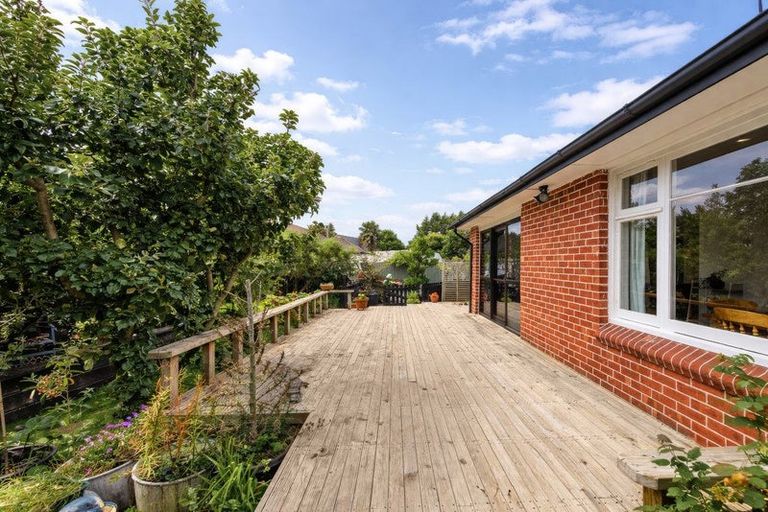 Photo of property in 8a Kyeburn Place, Avonhead, Christchurch, 8042