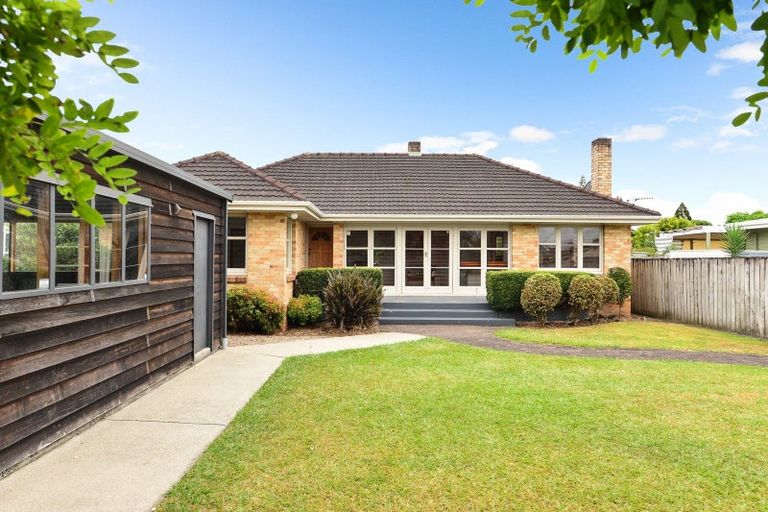 Photo of property in 53 Braid Road, St Andrews, Hamilton, 3200