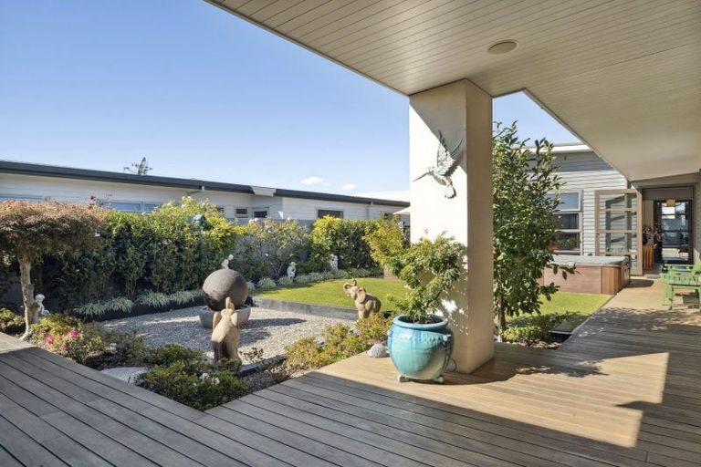 Photo of property in 9 Pukenamu Road, Rainbow Point, Taupo, 3330