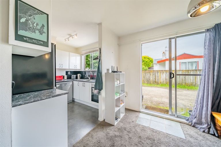 Photo of property in 2/19 Pirie Crescent, Moera, Lower Hutt, 5010