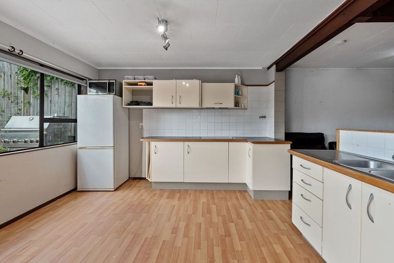 Photo of property in 1/57 Aeroview Drive, Beach Haven, Auckland, 0626