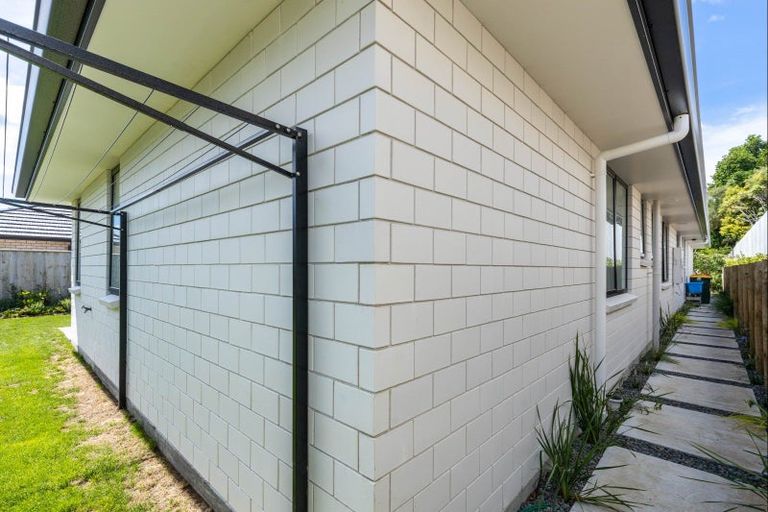 Photo of property in 12 Rehua Place, Waiwhakaiho, New Plymouth, 4312