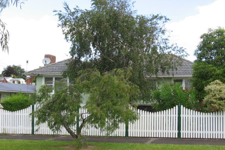 Photo of property in 12 Maui Pomare Street, Blockhouse Bay, Auckland, 0600