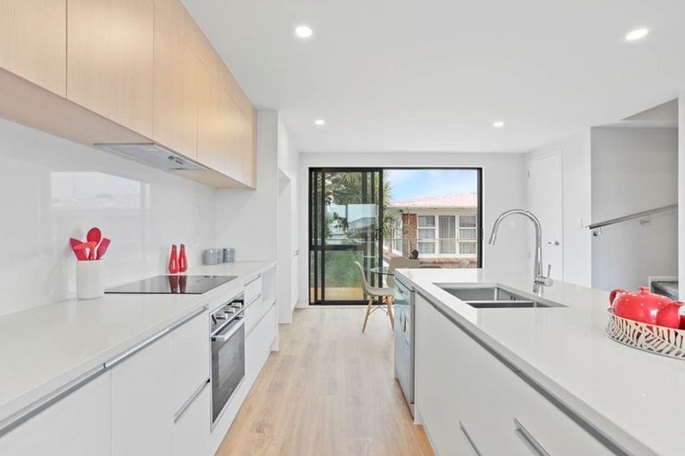 Photo of property in 2/30 Woodford Avenue, Henderson, Auckland, 0610