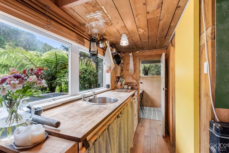 Photo of property in 159 Pinehaven Road, Pinehaven, Upper Hutt, 5019