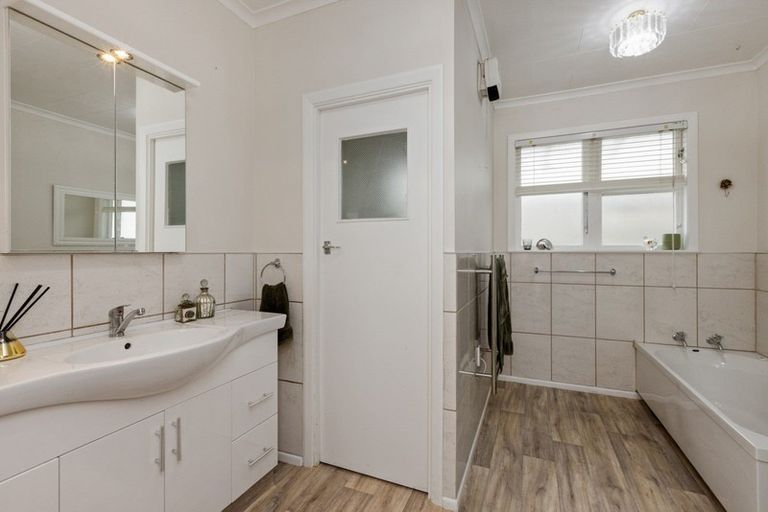 Photo of property in 22 Goulter Street, Clive, Hastings, 4180