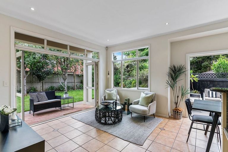 Photo of property in 11a Wheturangi Road, Greenlane, Auckland, 1051