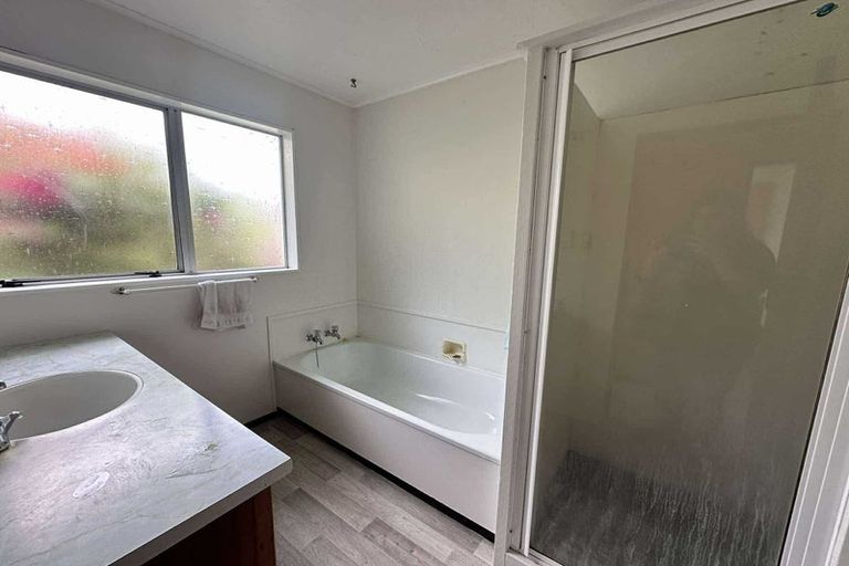 Photo of property in 1 Bishops Glen, Tawa, Wellington, 5028