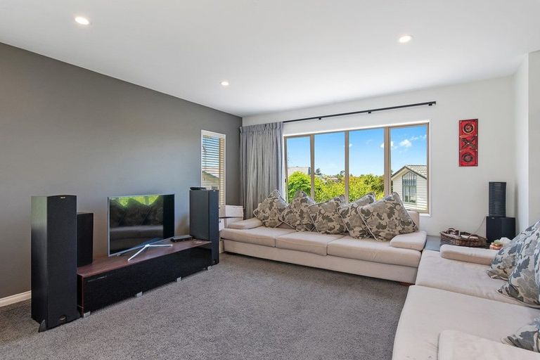 Photo of property in 20 Bluebird Crescent, Unsworth Heights, Auckland, 0632