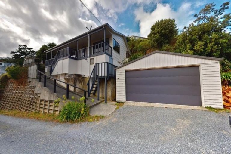 Photo of property in 117 Houghton Bay Road, Houghton Bay, Wellington, 6023