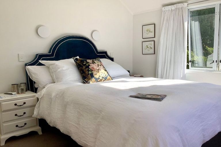 Photo of property in 1/2 Heathcote Road, Castor Bay, Auckland, 0620