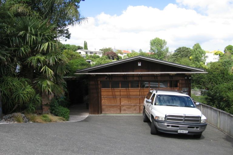 Photo of property in 12 Pullum Street, Birkenhead, Auckland, 0626