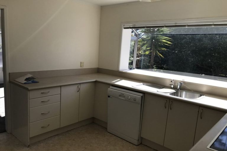 Photo of property in 42 James Evans Drive, Northcote, Auckland, 0627