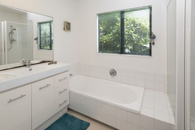 Photo of property in 7 Sheffield Place, Botany Downs, Auckland, 2010