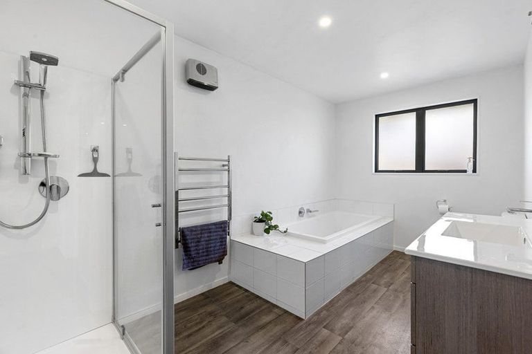 Photo of property in 27 Marbleleaf Lane, Albert Town, Wanaka, 9305