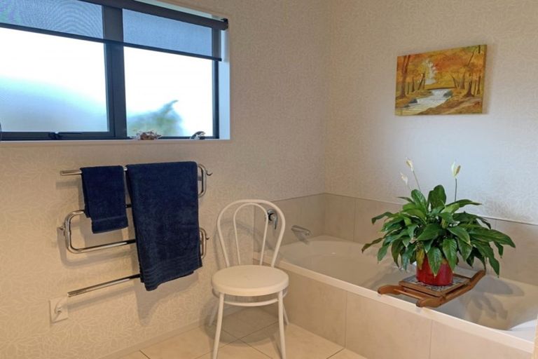 Photo of property in 13 Belgrove Drive, Waipukurau, 4200