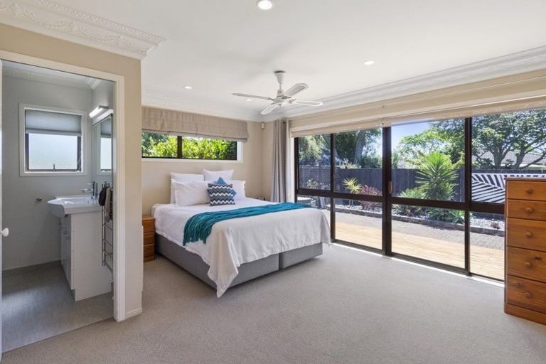 Photo of property in 172 Walter Strevens Drive, Conifer Grove, Takanini, 2112