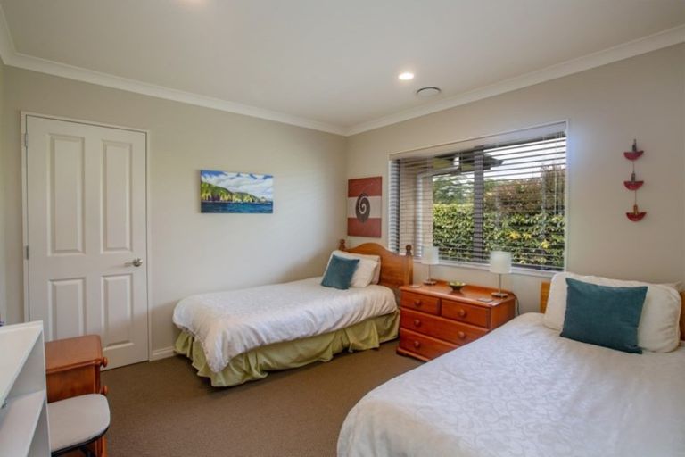 Photo of property in 7 Ashleigh Way, Waikanae Beach, Waikanae, 5036