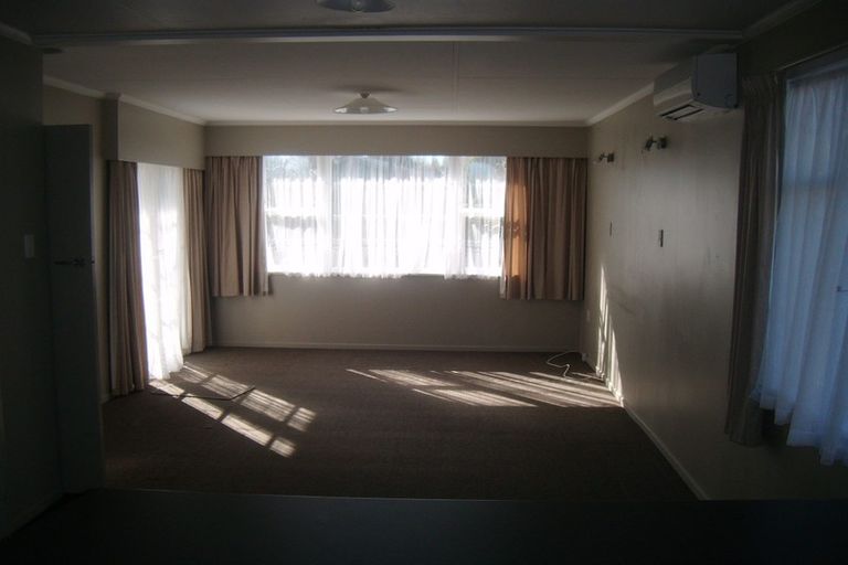 Photo of property in 12 Mokau Place, Terrace End, Palmerston North, 4410