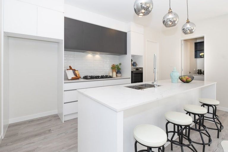 Photo of property in 133a Sunset Road, Totara Vale, Auckland, 0632