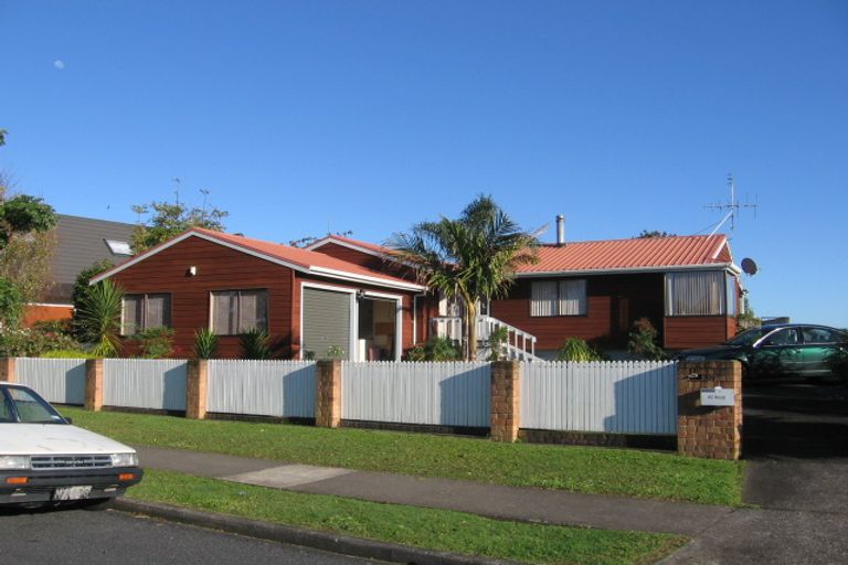 Photo of property in 91 Wiseley Road, West Harbour, Auckland, 0618