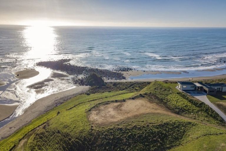 Photo of property in 2 Washer Road, Omata, New Plymouth, 4374