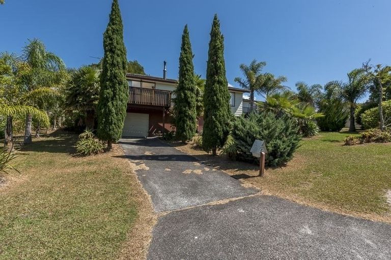 Photo of property in 4 Kayle Glen, West Harbour, Auckland, 0618