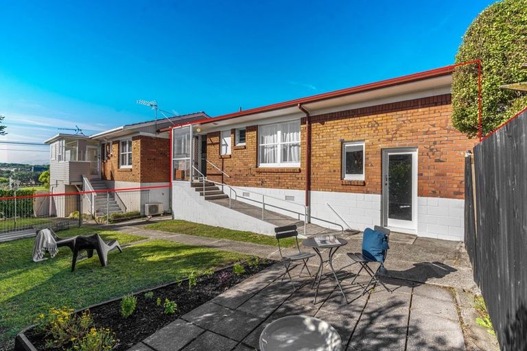 Photo of property in 2/11 Winscombe Street, Belmont, Auckland, 0622