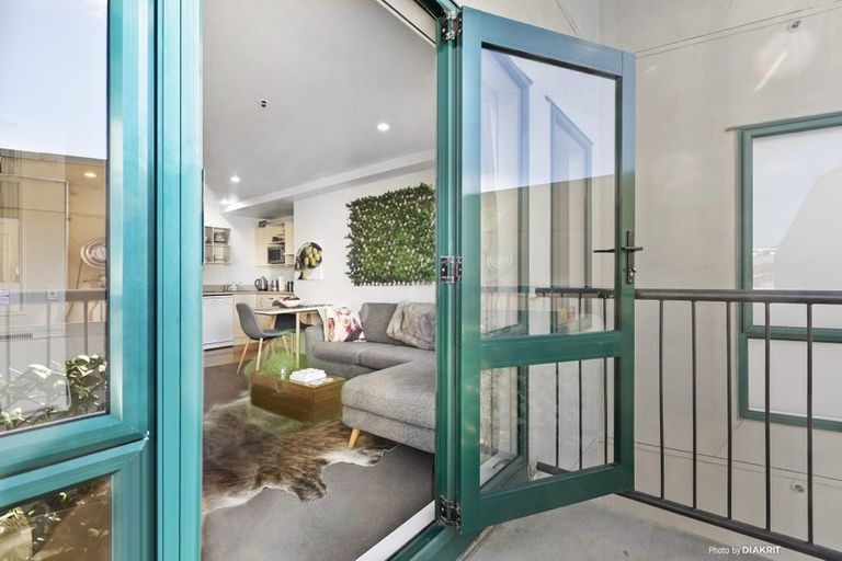 Photo of property in Courtenay Apartments, 512/120 Courtenay Place, Te Aro, Wellington, 6011