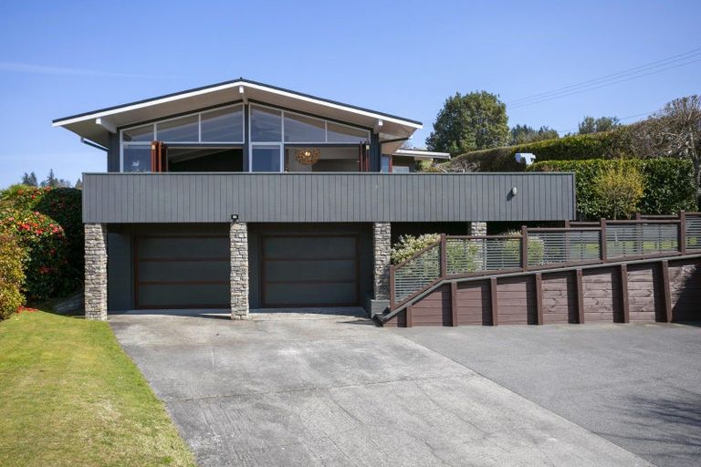 Photo of property in 1 Besley Place, Acacia Bay, Taupo, 3330