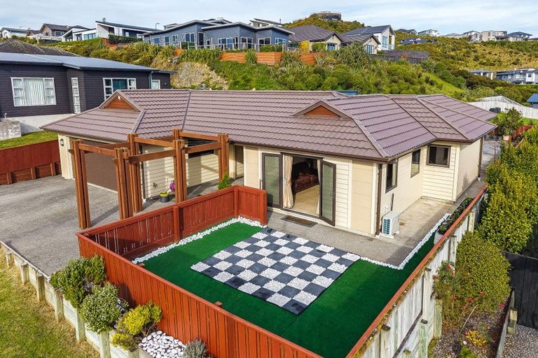 Photo of property in 16 Frances Brown Avenue, Aotea, Porirua, 5024