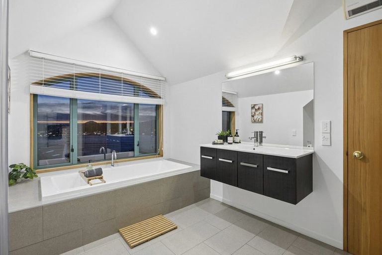 Photo of property in 17 Shandon Road, Vauxhall, Dunedin, 9013