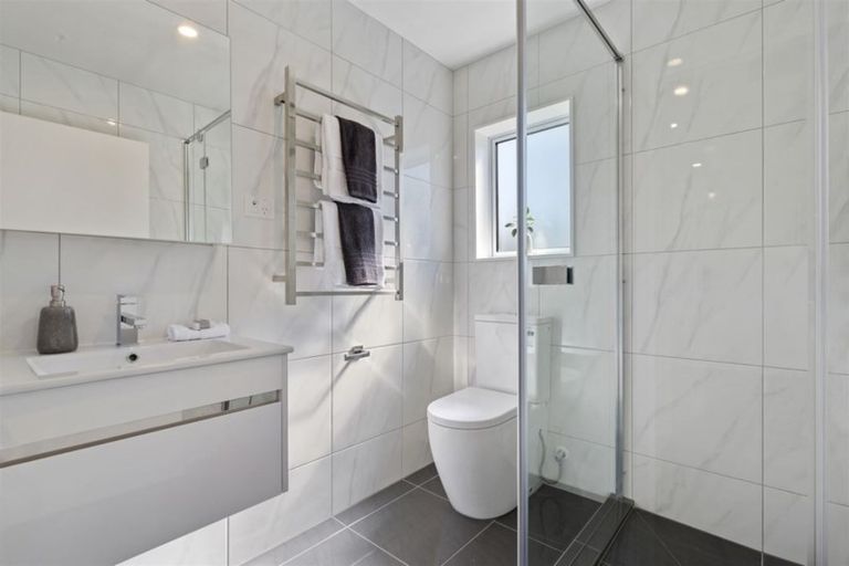 Photo of property in 17 Thomas Avenue, Te Atatu Peninsula, Auckland, 0610