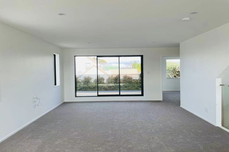 Photo of property in 1b Tui Glen Road, Birkenhead, Auckland, 0626