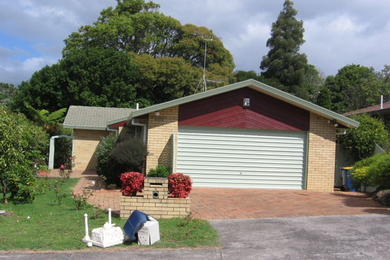 Photo of property in 2 Evergreen Rise, New Lynn, Auckland, 0600