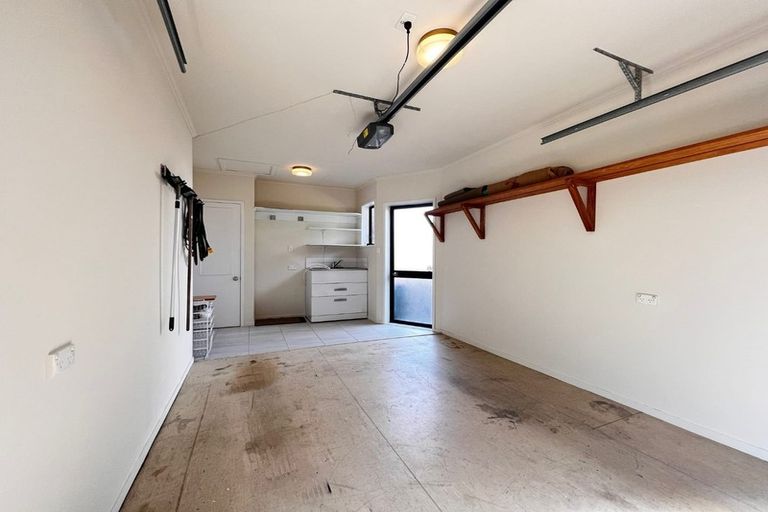 Photo of property in 1/17 Milford Road, Milford, Auckland, 0620