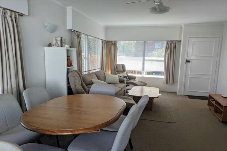 Photo of property in 1/179 Forrest Hill Road, Forrest Hill, Auckland, 0620