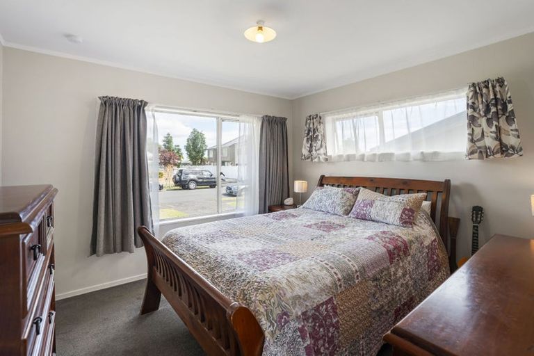Photo of property in 5 Glengowan Place, Conifer Grove, Takanini, 2112