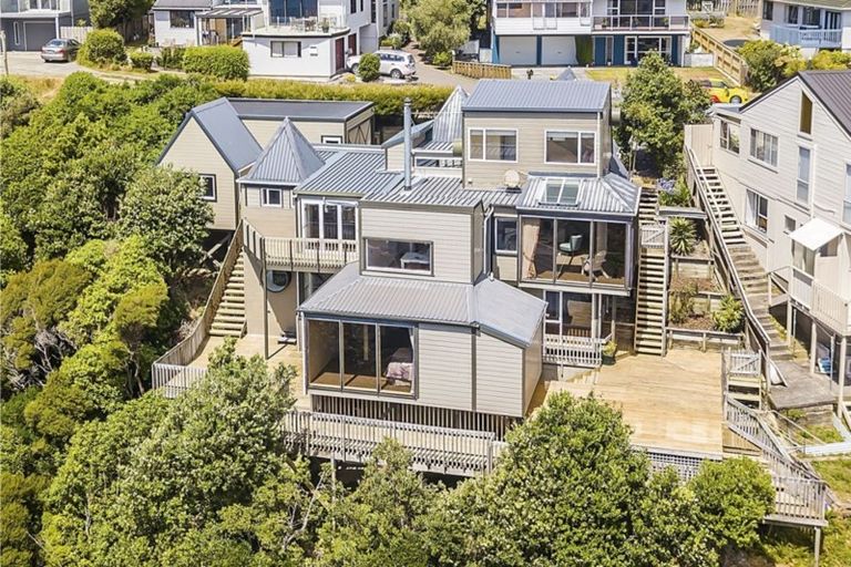 Photo of property in 13 Ettrick Grove, Papakowhai, Porirua, 5024