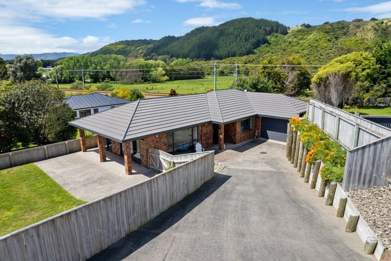 Photo of property in 7 Lambert Way, Paraparaumu, 5032