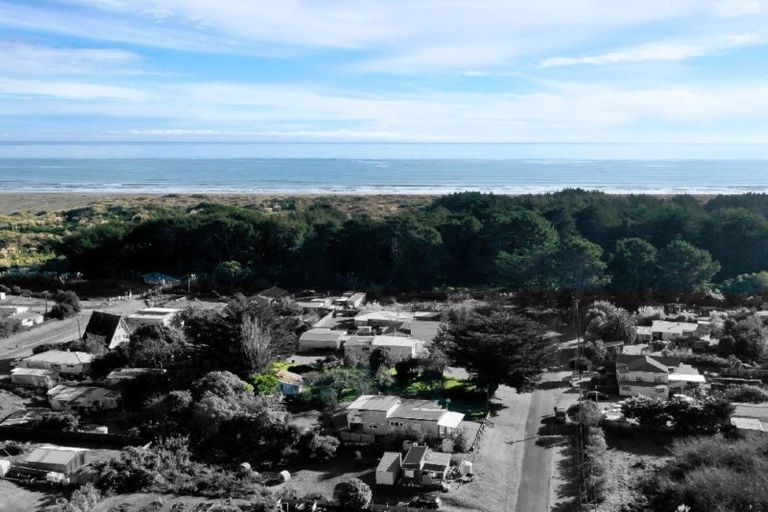 Photo of property in 10 Hokio Road, Hokio Beach, Levin, 5571