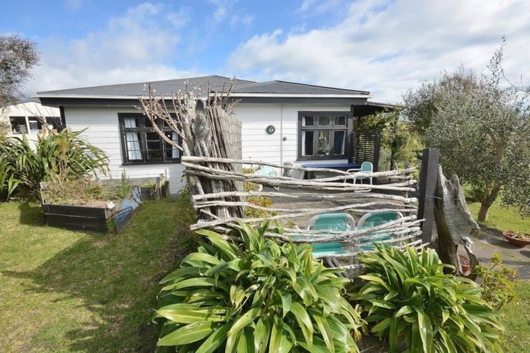 Photo of property in 1 Trig Hill Terrace, Waikanae Beach, Waikanae, 5036