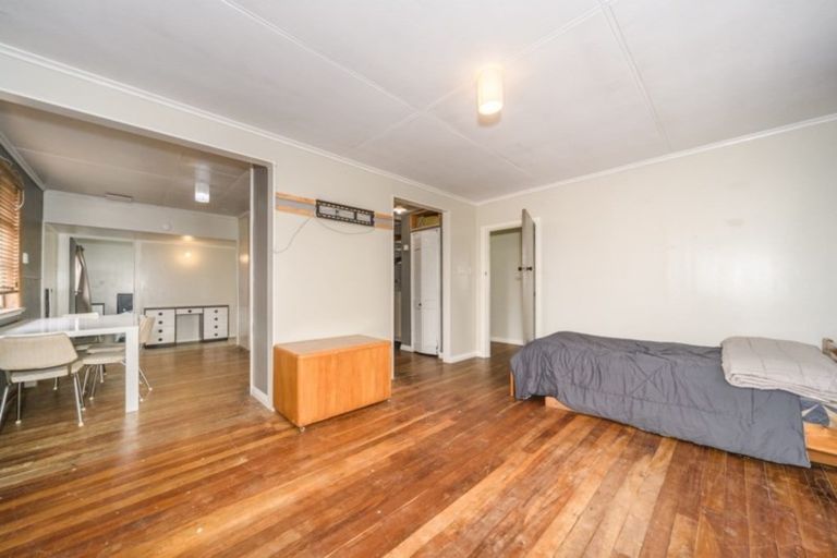 Photo of property in 2 Manchester Street, Takaro, Palmerston North, 4412