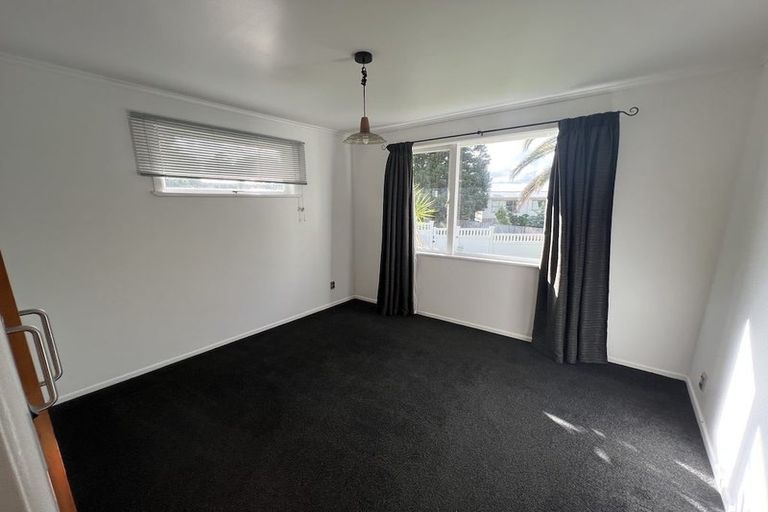 Photo of property in 8 Widmore Drive, Massey, Auckland, 0614